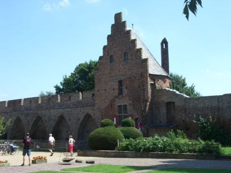 Doornenburg : Schloss Doornenburg, Langeracktoren mit Waffenkammer